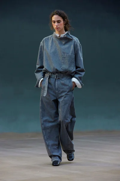 Look 28